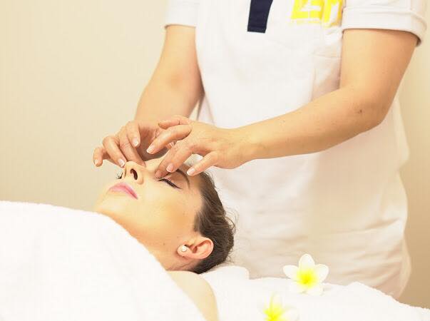 Facical Natural Massage and Beauty Treatment At Le Spa Massage Academy