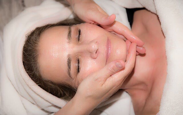 Facial Massage Treatment At Le Spa Massage Academy